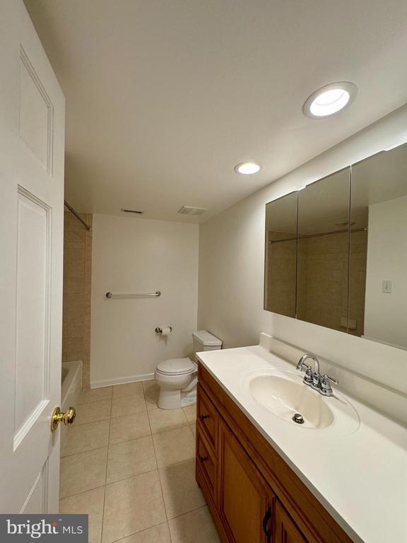 Building Photo - 34 Darien Way