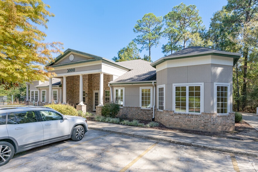 Clubhouse Entrance - Pine Crest Apartments