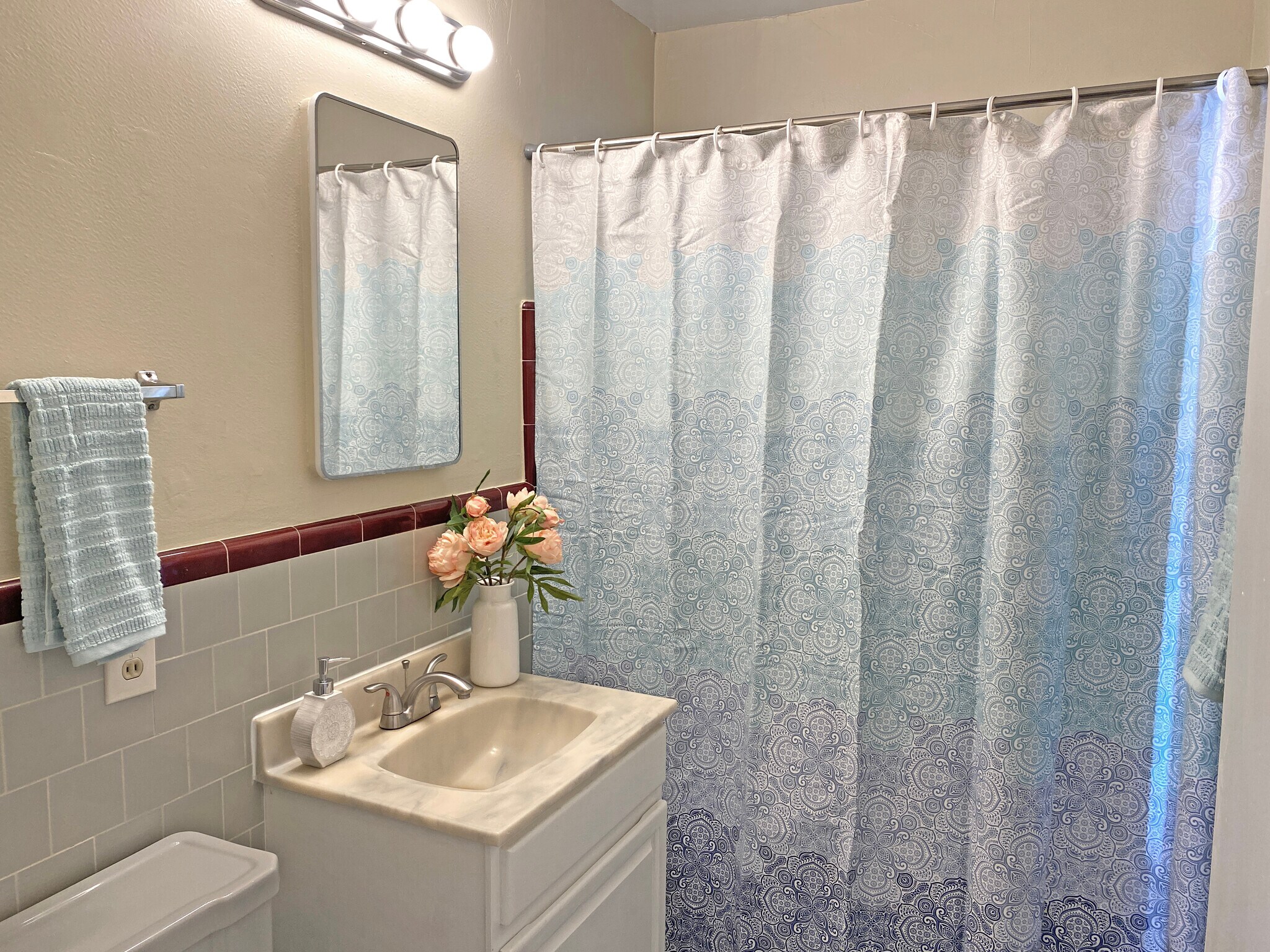 bathroom - 1114 Stannage Ave