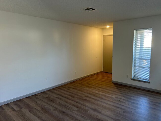 Building Photo - * * * $250 Move-in Special * * * Charming 2-Bedroom / 2-Bathroom Home! * * * $250 Move-in Special...