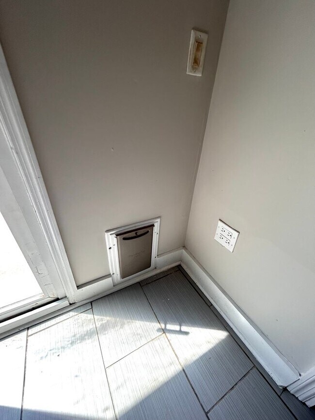 Building Photo - Charming 2 Bedroom Duplex in Ladson