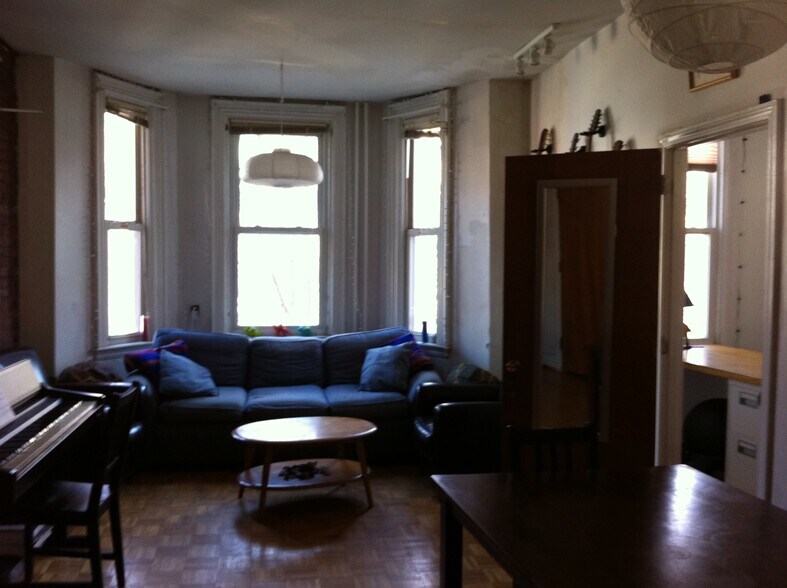 Living room - 10 Wigglesworth St