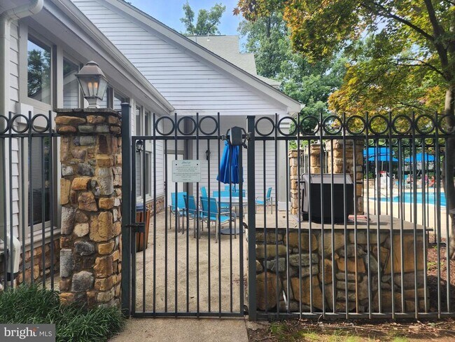 Building Photo - 13070 Autumn Woods Way