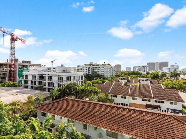 Building Photo - 9901 W Bay Harbor Dr