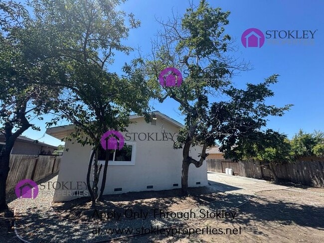 Building Photo - 6346 Escallonia Dr