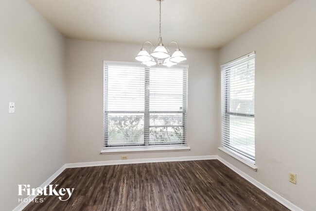 Building Photo - 3627 Village Grove Dr
