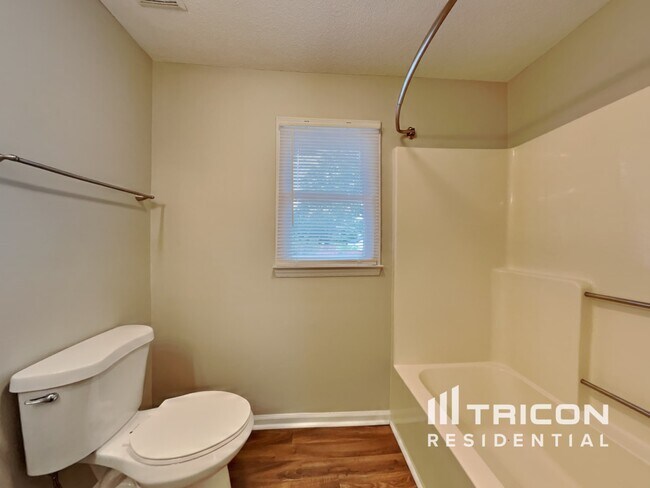 Building Photo - 812 Hepplewhite Ct