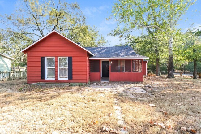 Building Photo - 1318 E Woodruff Ave