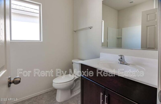Building Photo - 18354 N Buckhorn Trail