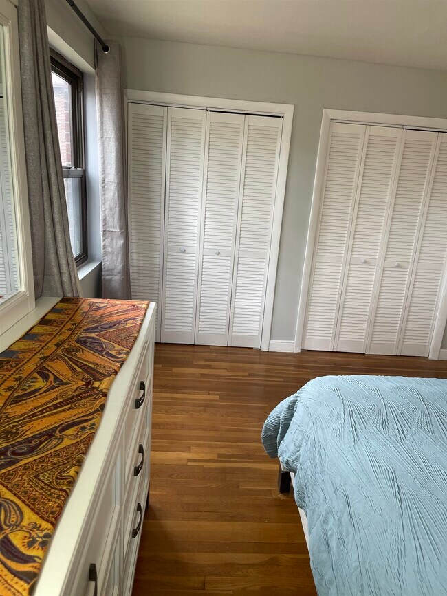 Building Photo - 4 Brook Rd