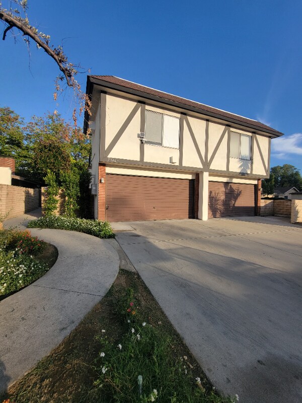 Building Photo - 7340 Ventura Canyon Ave