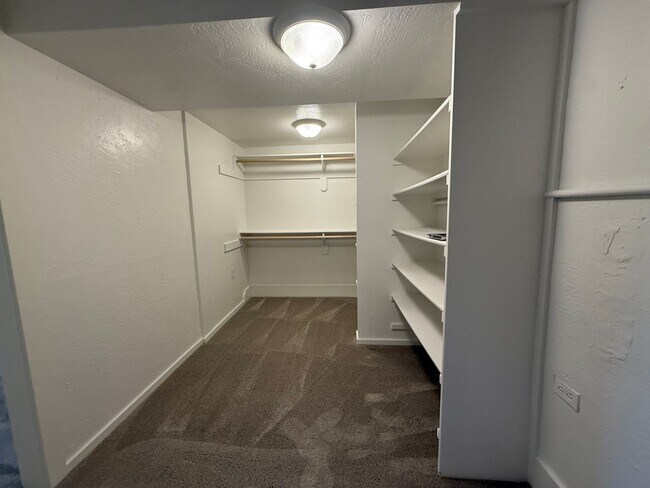 Building Photo - Charming historic home McMinnville 4 bed / 2.5 bath