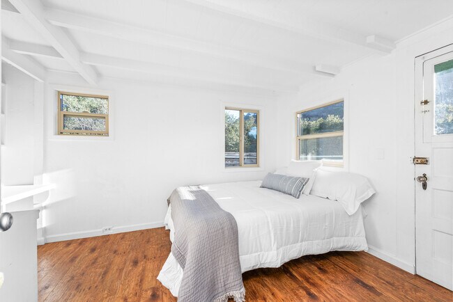 Building Photo - 543 Fernwood Pacific Dr