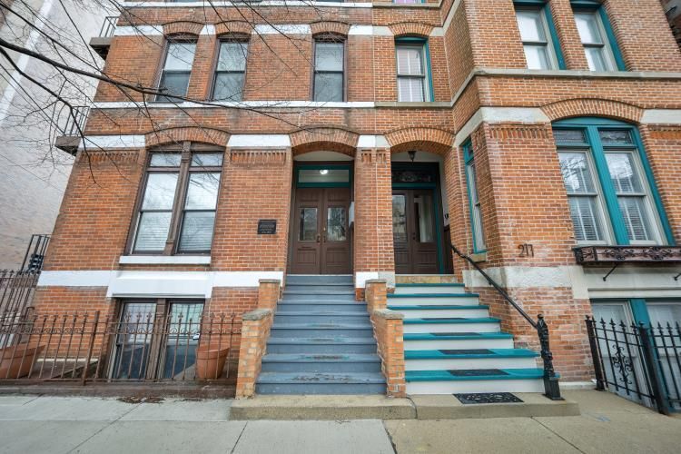 Building Photo - 213 W Wisconsin St