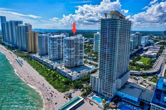 Building Photo - 16485 Collins Ave