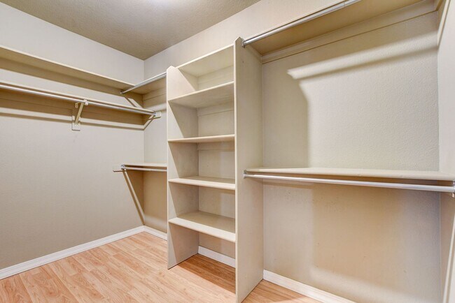 Building Photo - 3 bedroom single story in Desert shores!
