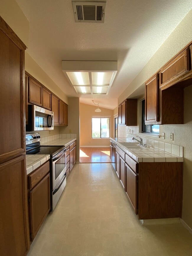 Building Photo - Single Story Beautiful Bay View Home