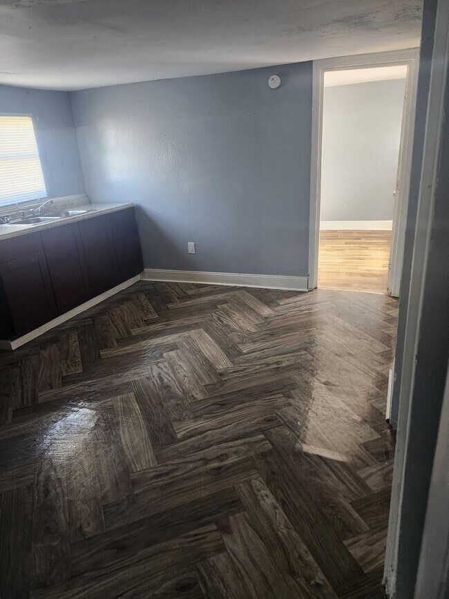 Building Photo - 1707 Reynolds Rd