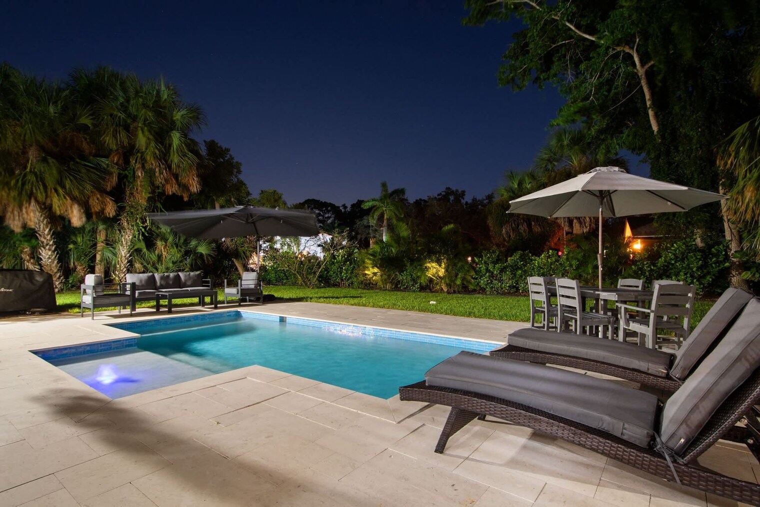 Building Photo - 612 Montezuma Dr