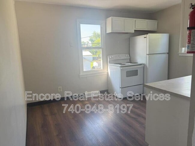 Building Photo - 144 1/2 S 3rd St