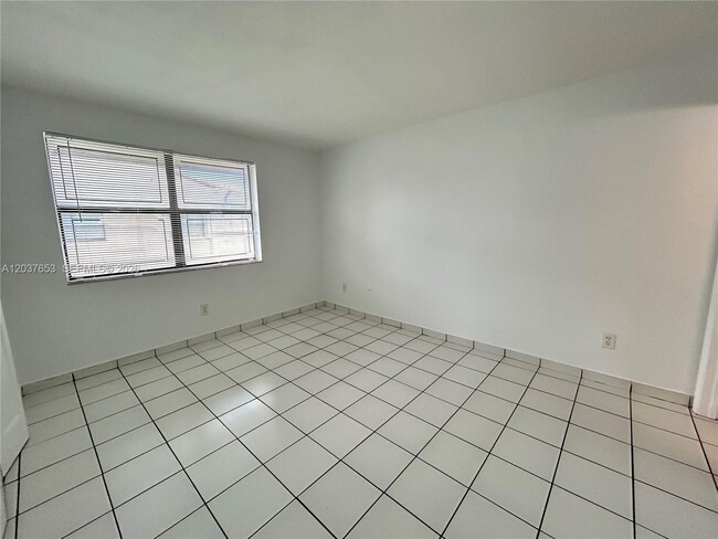 Building Photo - 15332 SW 72nd St