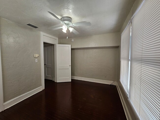Building Photo - Charming 1/1 Home Just Minutes from Campus