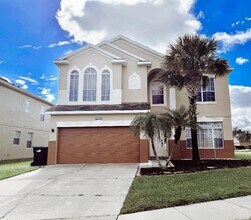 Building Photo - 5 bedroom, 3.5 bath Pool Home