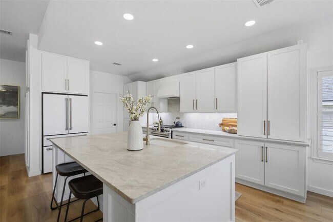 Building Photo - 1833 Paradise Ridge Dr