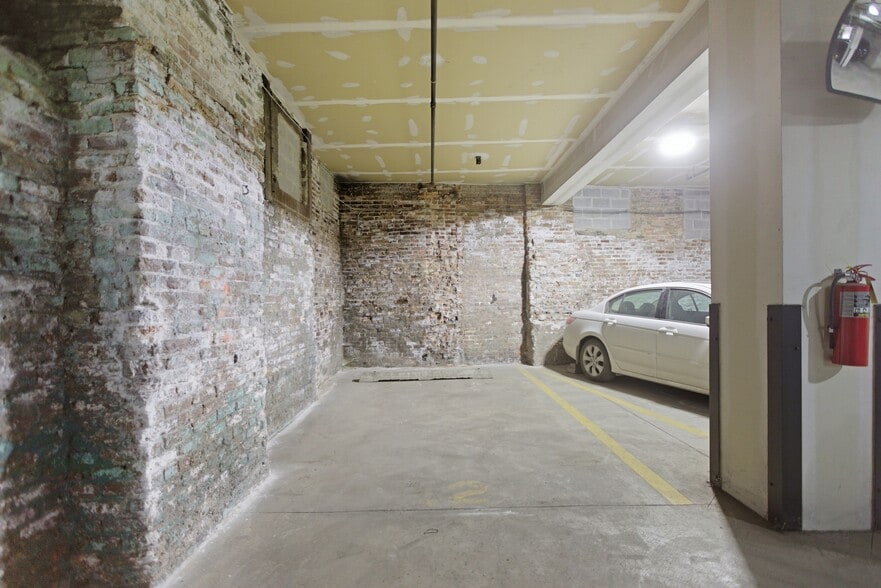 Building Photo - 525 W Superior St