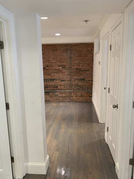 Building Photo - 131 Saint Botolph St