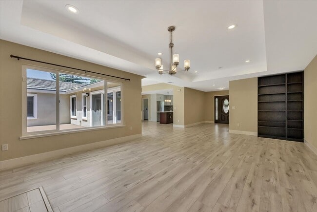 Building Photo - Wow! What a Great Home! SHORT TERM LEASE T...
