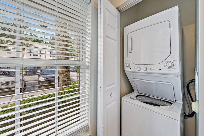 Building Photo - 5052 Palmbrooke Cir