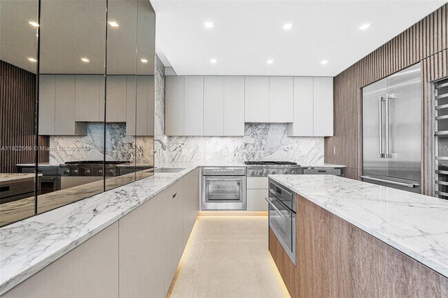 Building Photo - 3535 S Ocean Dr