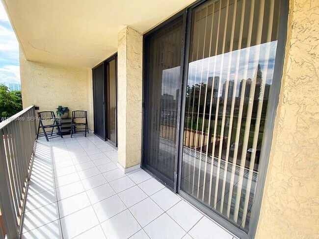 Building Photo - 290 174th St St