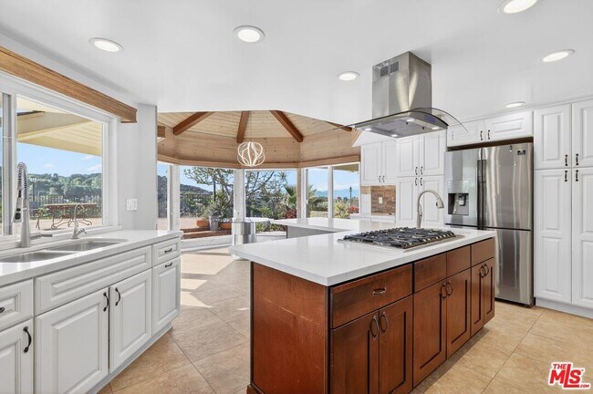 Building Photo - 3713 Dellvale Pl