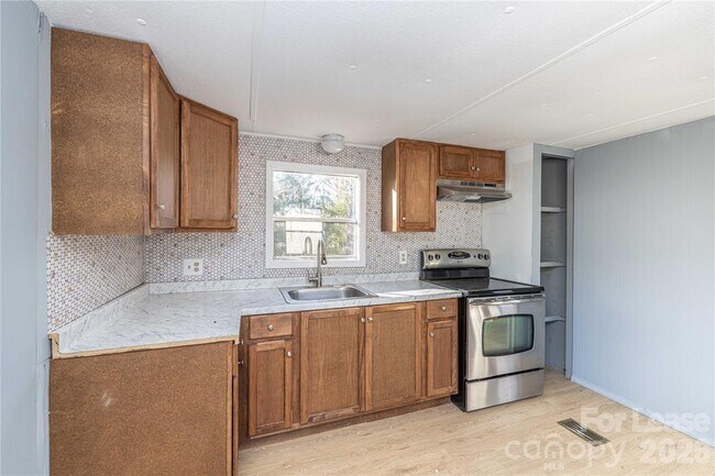 Building Photo - 126 Poe Dr