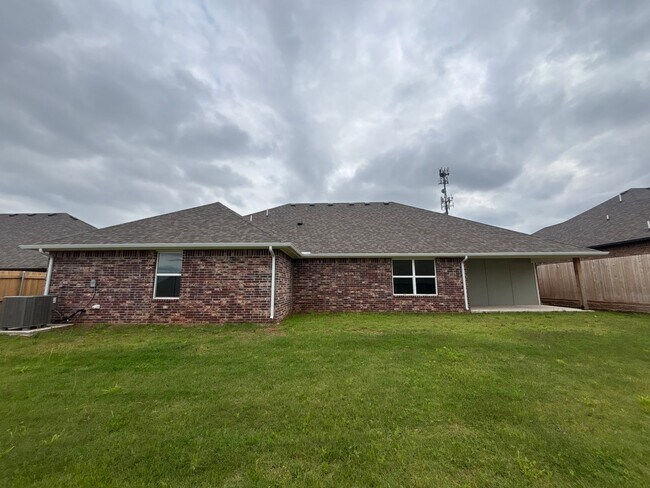 Building Photo - 3021 Hollow Crest Ln