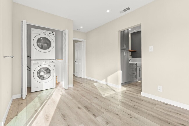 Building Photo - 6535 Ben Ave