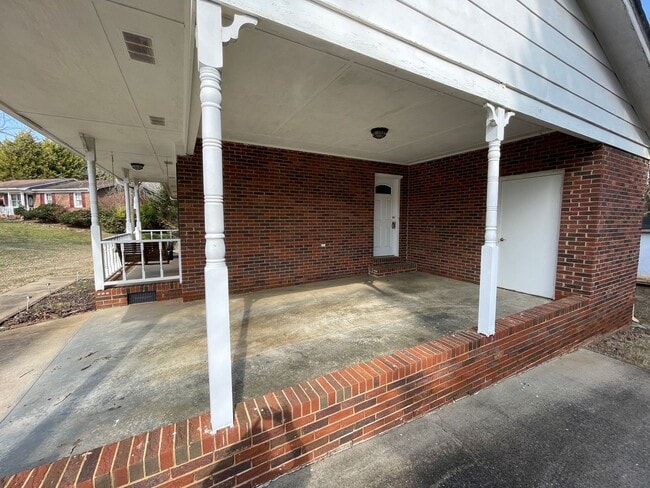 Building Photo - 124 Centerfield Dr