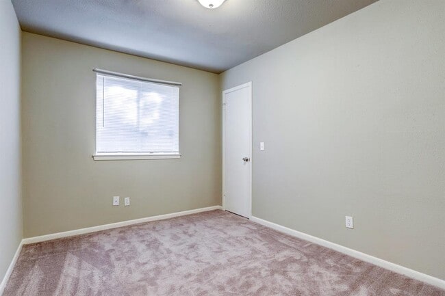 Building Photo - 6730 Prairie Village Dr