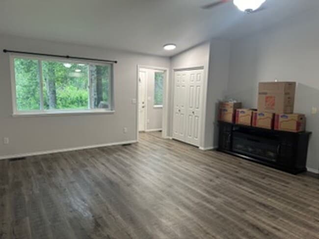 Building Photo - 3 BEDROOM | 1 BATHROOM | 2 CAR GARAGE | 2 ...