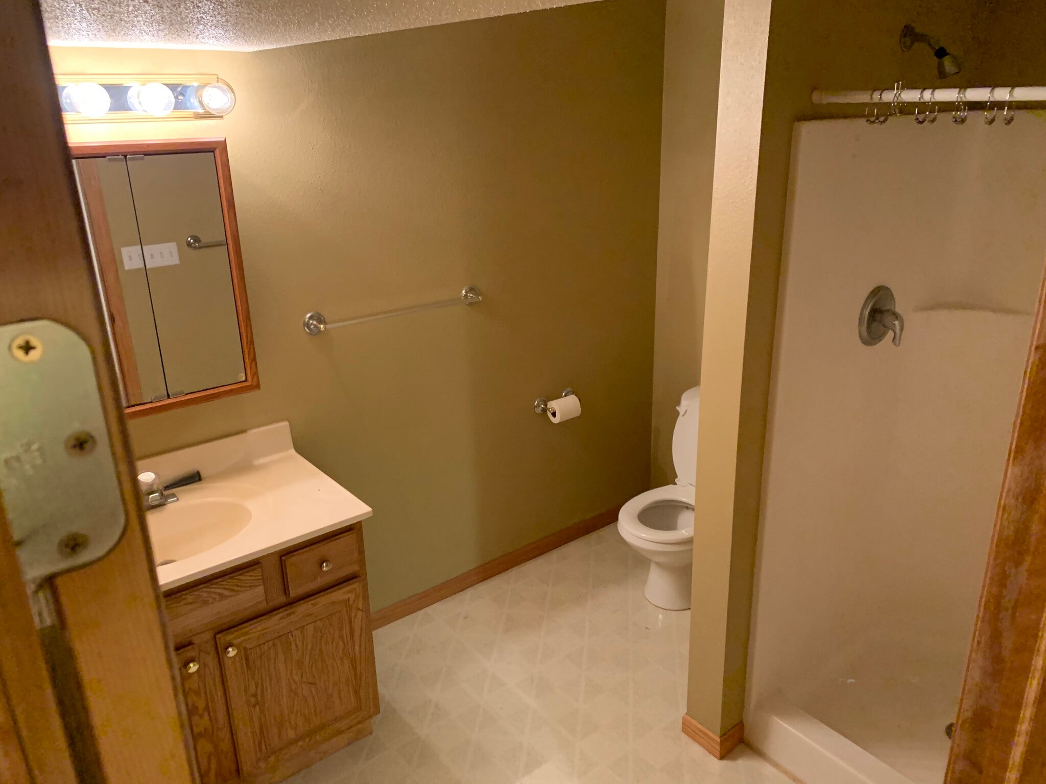 Downstairs bathroom - N5527 Penny Lane
