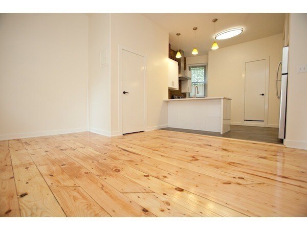 Building Photo - 220 Roebling St