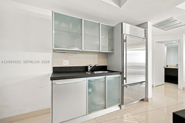 Building Photo - 18201 Collins Ave