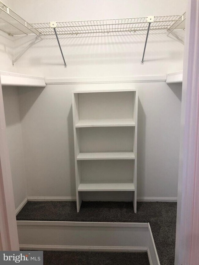 Building Photo - 1598 Nixon Dr