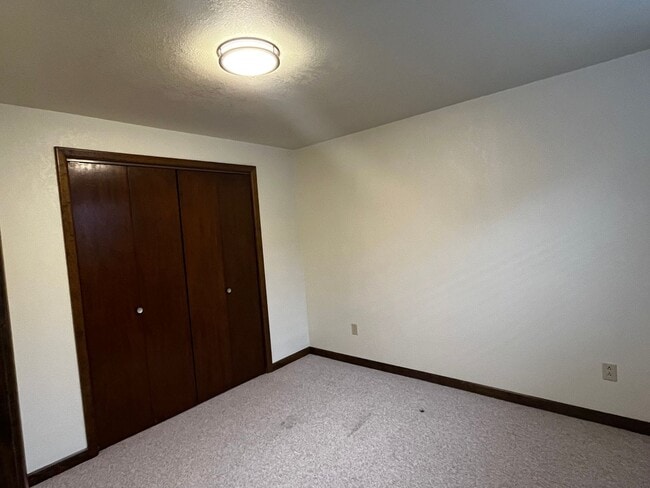 Building Photo - Rare FOUR Bedroom Single Family Home for Rent