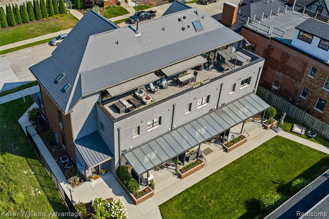 Building Photo - 284 Eliot St