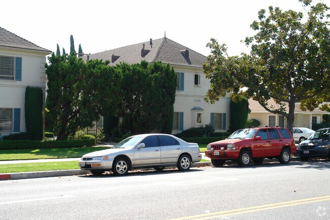 Building Photo - 1458 E Wilson Ave