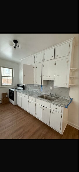 Building Photo - 126 Birch St