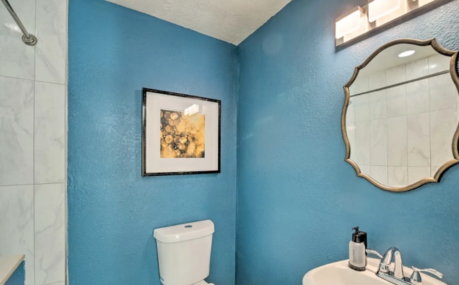 Building Photo - 4018 Leeshire Dr